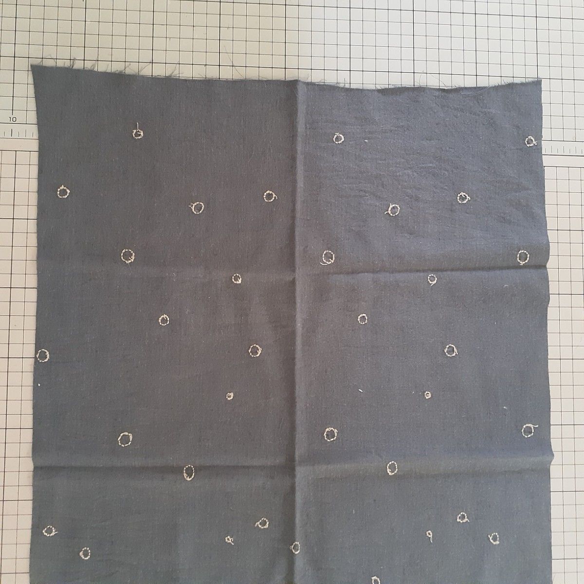 328【yukinohi】ミナペルホネン コットンリネン刺繍生地 大きめ 328【yukinohi】ミナペルホネン コットンリネン刺繍生地 大きめ