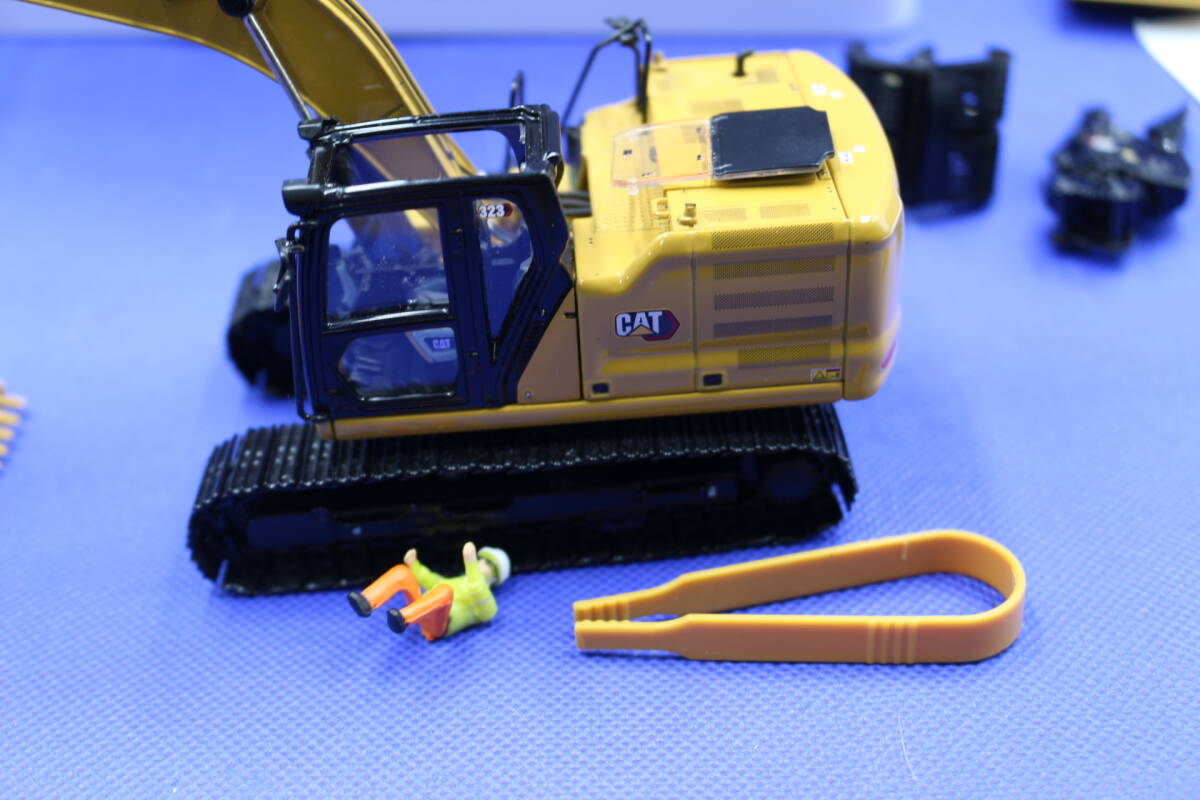 35-5 [ present condition goods ][ damage equipped ]1/50 high line series CAT 323 hydraulic excavator next generation (4 with attachment .)