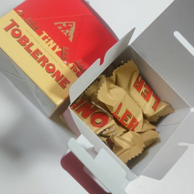 TOBLERONE トブラローネ タイニー・ ミルク Cube　4箱分 チョコレート スイス