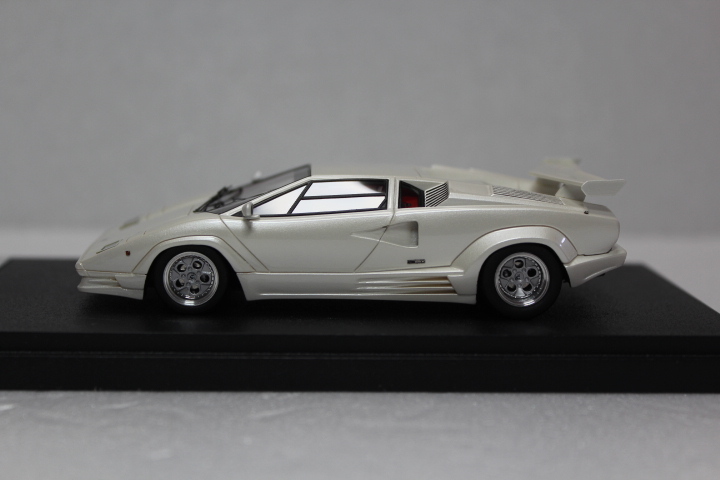 1/43 Make Up EIDOLON LAMBORGHINI COUNTACH 25th Anniversary 1988(メイクアップ アイドロン ランボルギーニ カウンタック）の画像4