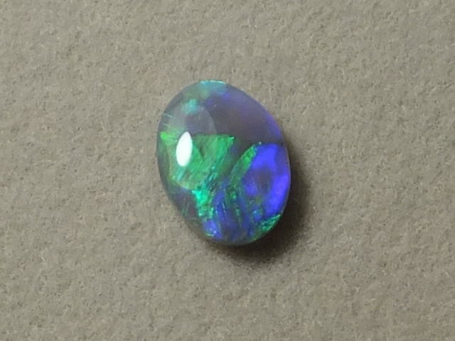 【24528】ネオン遊色輝く天然ブラックオパールルース0.65ct　ソーティングメモ付_画像7