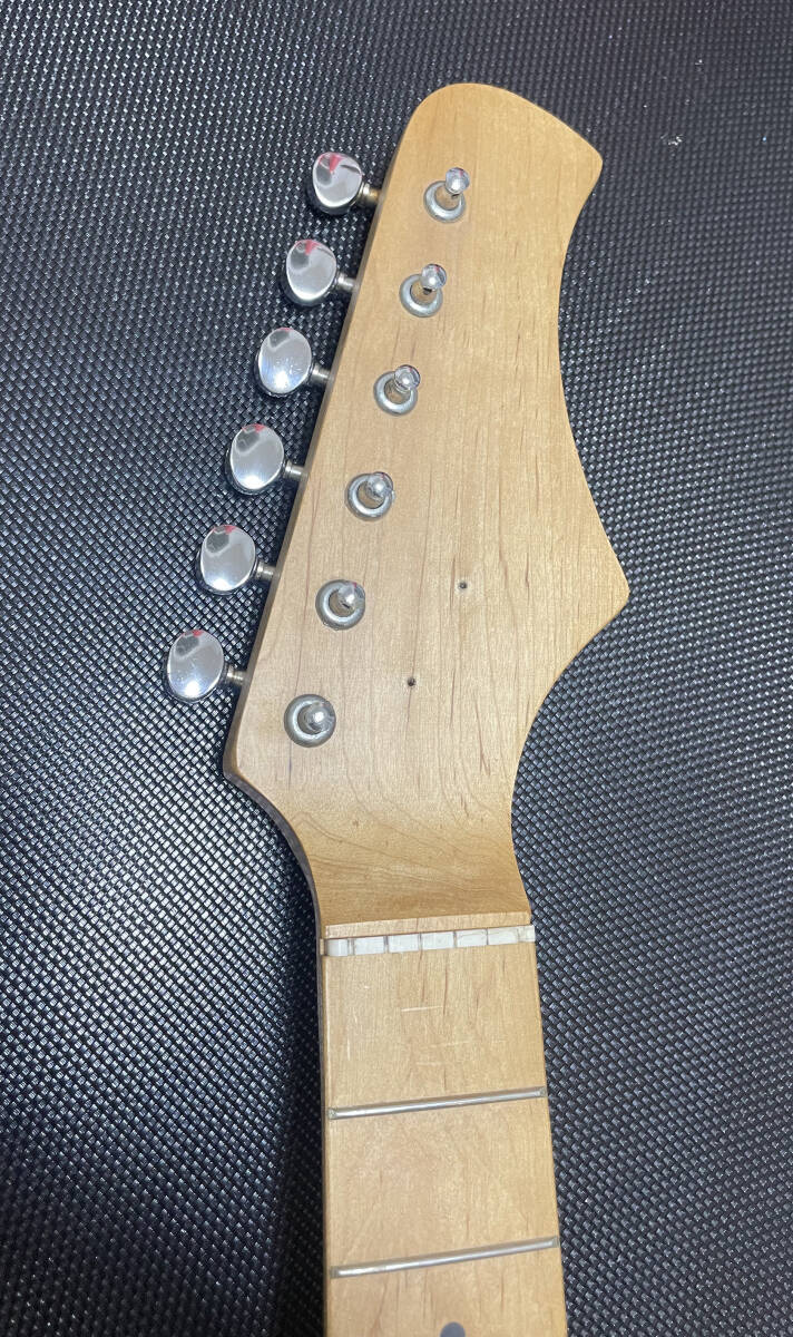アンプ内蔵ミニギターのネック メーカー不明 ジャンク2の画像1
