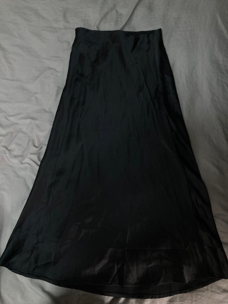 女性の黒のロングスカート WOMEN