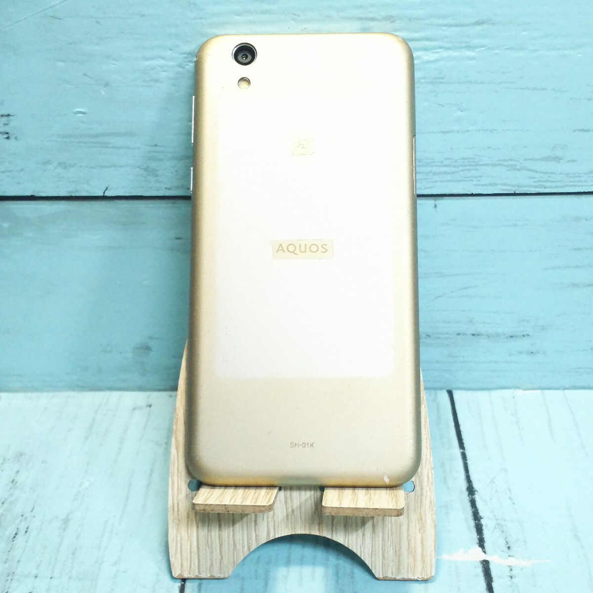 SHARP docomo AQUOS sense SH-01K Champagne Gold ゴールド 本体 白ロム SIMロック解除済み SIMフリー 902896_画像2