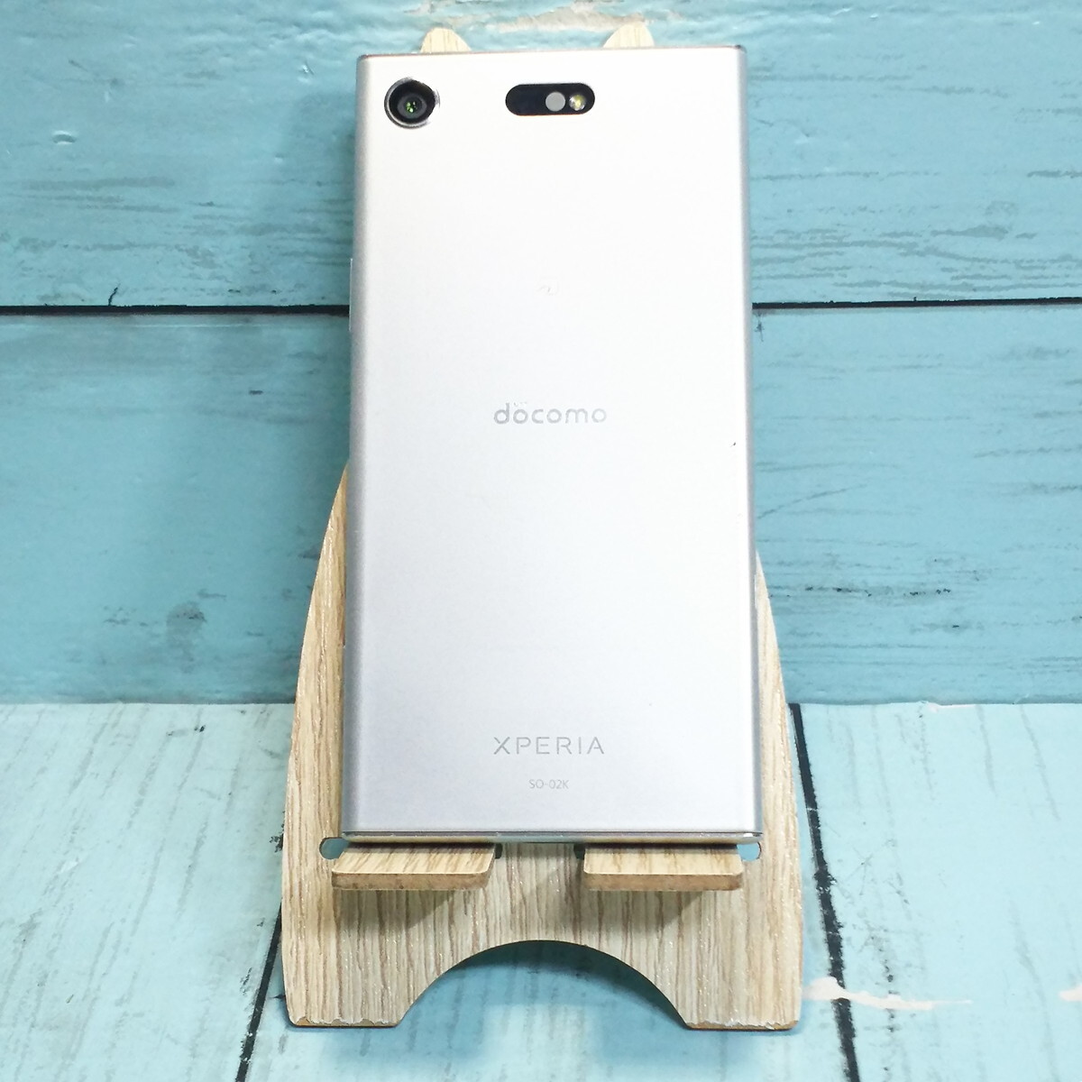 docomo Xperia XZ1 Compact SO-02K white silver 本体 白ロム SIMロック解除済み SIMフリー 966849_画像2