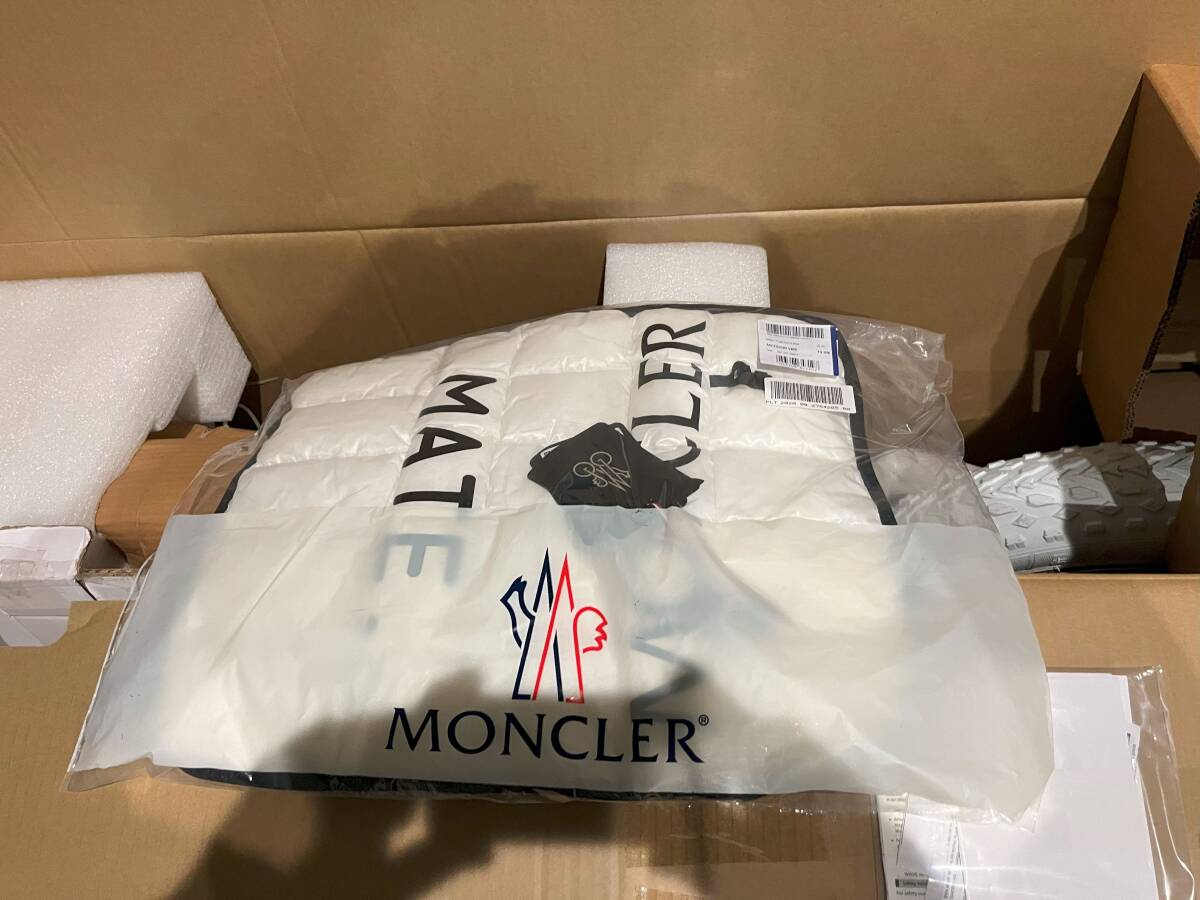 希少 正規限定品 MATE Moncler Genius Edition Peak White 新品未使用品　_画像7