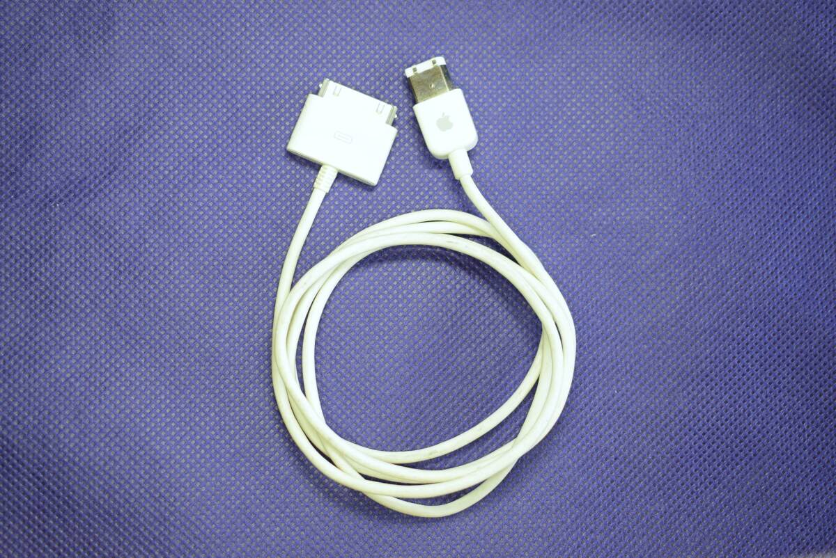 Apple純正 iPod 電源アダプタ用 Dock Connector ドックコネクタ FireWireケーブル 1.1mの画像1