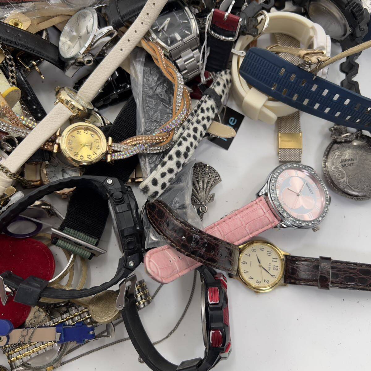 ジャンク 腕時計 まとめ売り 大量 約7㎏ メーカー ブランド ファッション クォーツ デジタル アナログ 懐中時計 パーツ 等 色々 150個以上の画像7