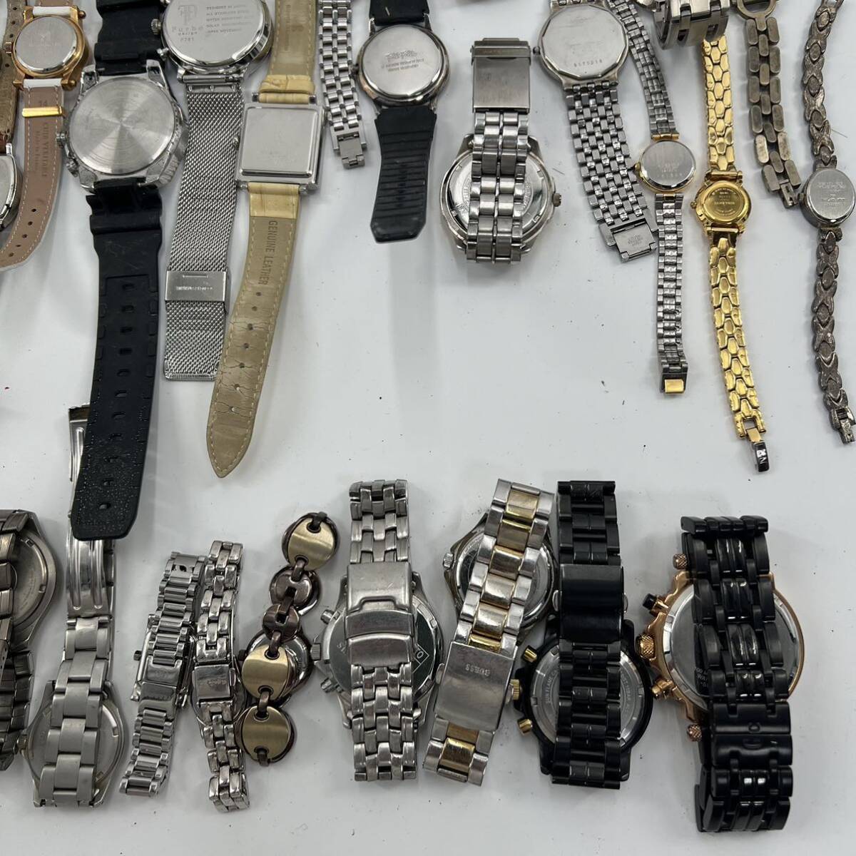 まとめ売り ファッション メーカー ブランド 腕時計 SWISS MILITARY GUESS FOSSIL MARSHAL D&G Nixon ELGIN agnes b. 色々 50本 ジャンク