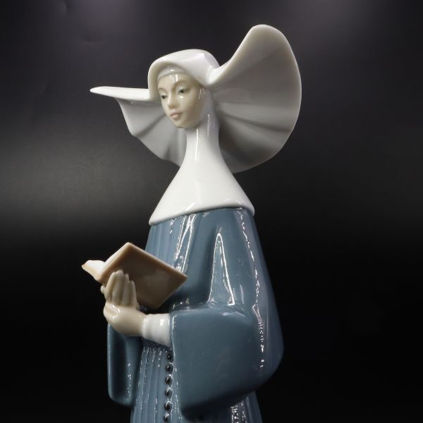 e3858【LLADRO】リヤドロ 5500　フィギュリン『朝のお祈り』修道女　陶人形　美品_画像8