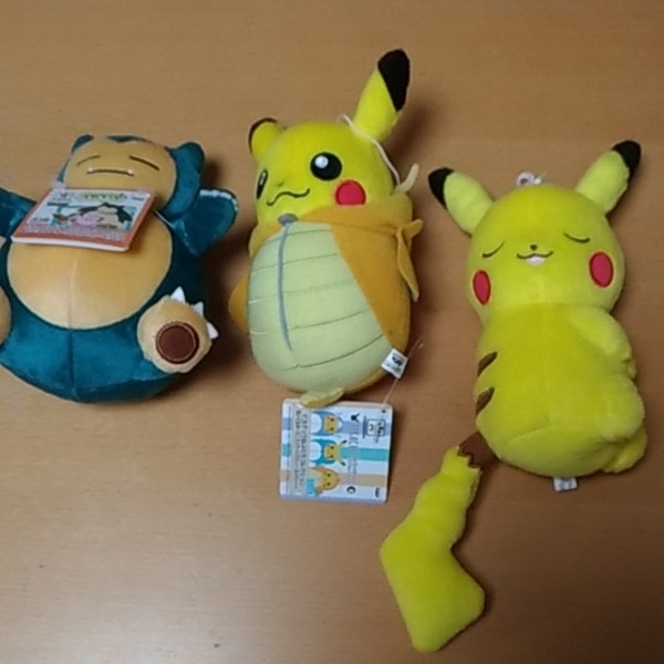 ポケットモンスター サン＆ムーン つれてってぬいぐるみ カビゴン ＋ ピカチュウねぶくろコレクション カイリュー 即決時ピカチュウ (H5)_画像2