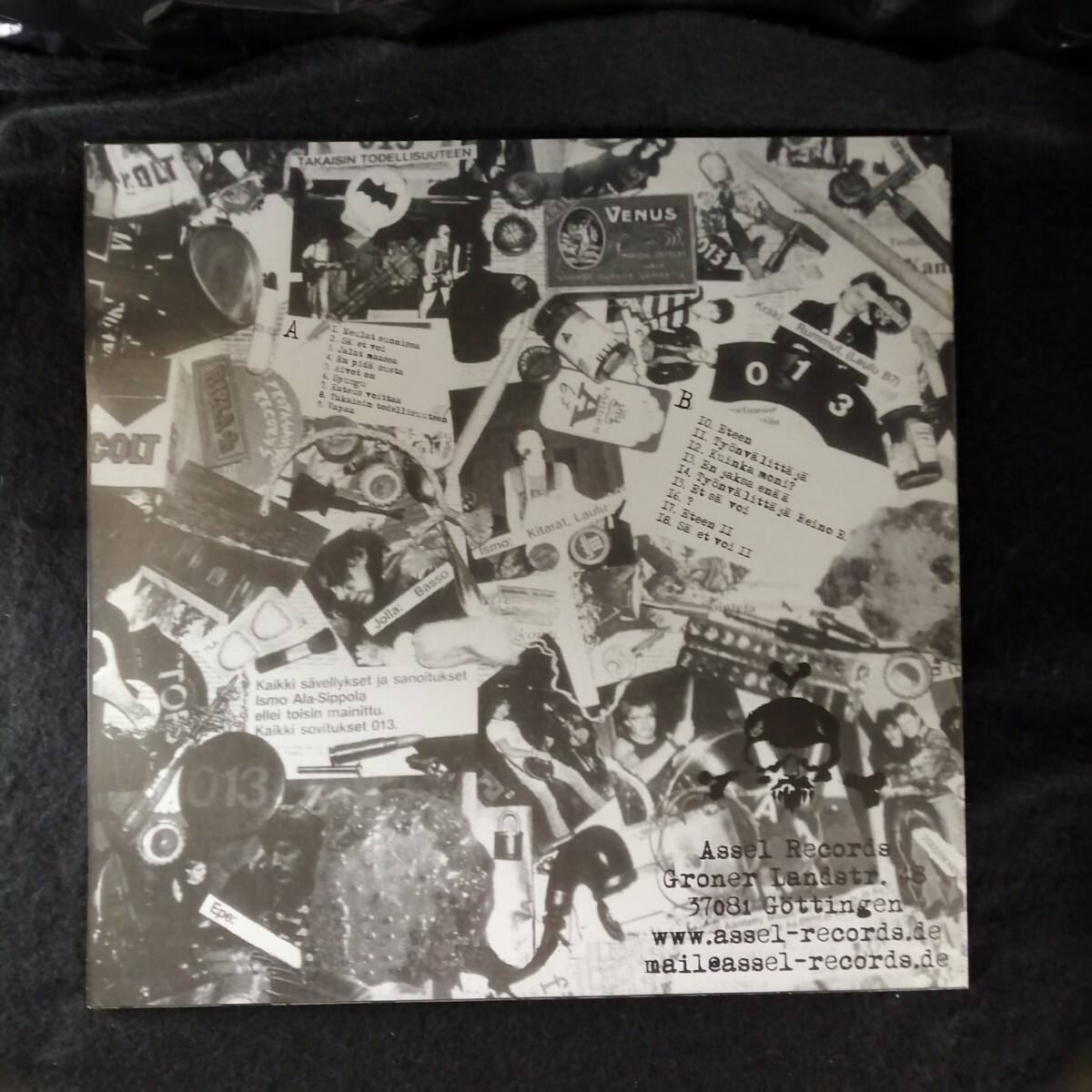 D04 中古LP 中古レコード　013 takaisin todellisuuteen ドイツ盤　ASSI 009 フィンランド　パンク_画像2