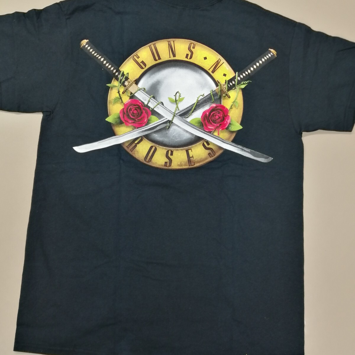 D04 バンドTシャツ　ガンズアンドローゼズ　GUNS N ROSES 2017日本向けロゴマークデザイン　guns n fuckin roses_画像4