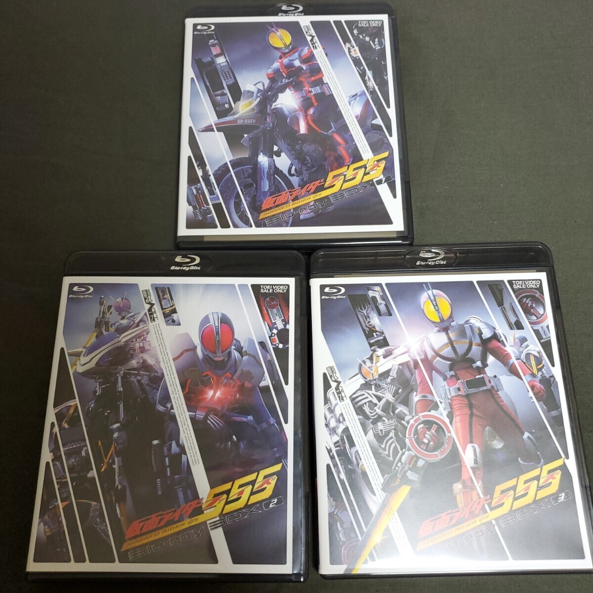 仮面ライダー555 Blu-ray box 全3巻(2014年発売)ブックレット付き ※再生不可ディスクあり/その他動作未確認 ※返品・返金不可の画像1