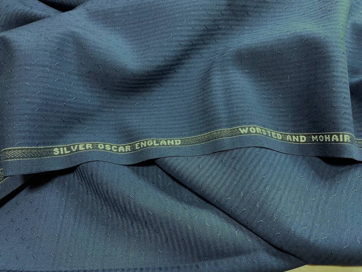 英国製ビンテージ服地 シルバーオスカー ブルーにシャドー縞と斜め小柄の地柄 モヘア30% 2.8m 幅154cm目付280g/m 実用的な値ごろ品の画像3