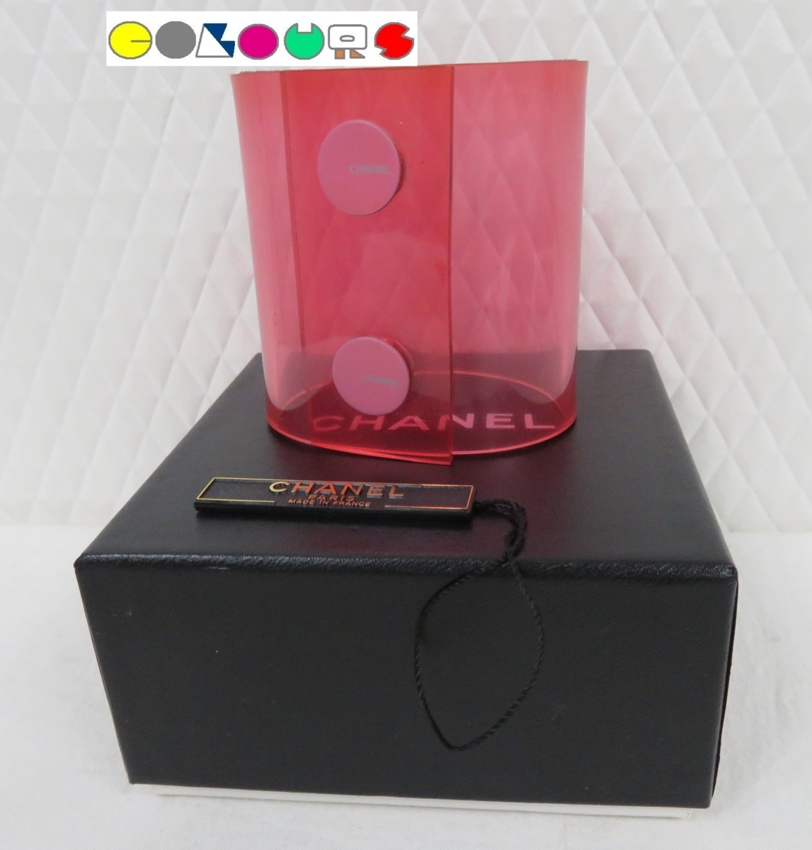 送料無料の商品 COLOURS〕 ヴィンテージ□バングル□ピンク□ビニール×金属素材 バングル