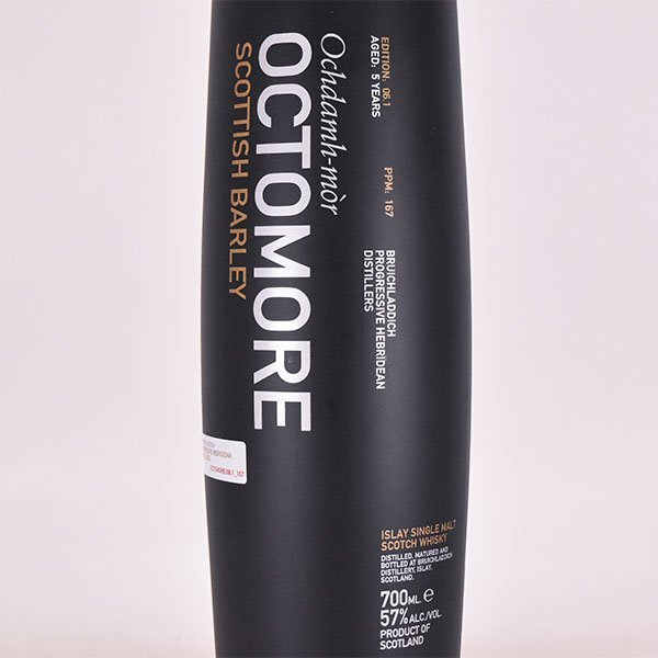 1円～★オクトモア 06.1 5年 スコティッシュ バーレイ ＊箱付 700ml/1,453g 57% アイラ シングルモルト Octomore D210027_画像3