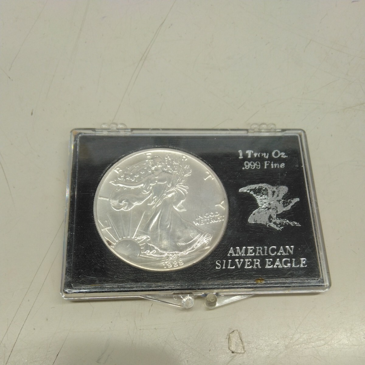 C2783【アンティーク】アメリカ 1ドル イーグル銀貨の画像1
