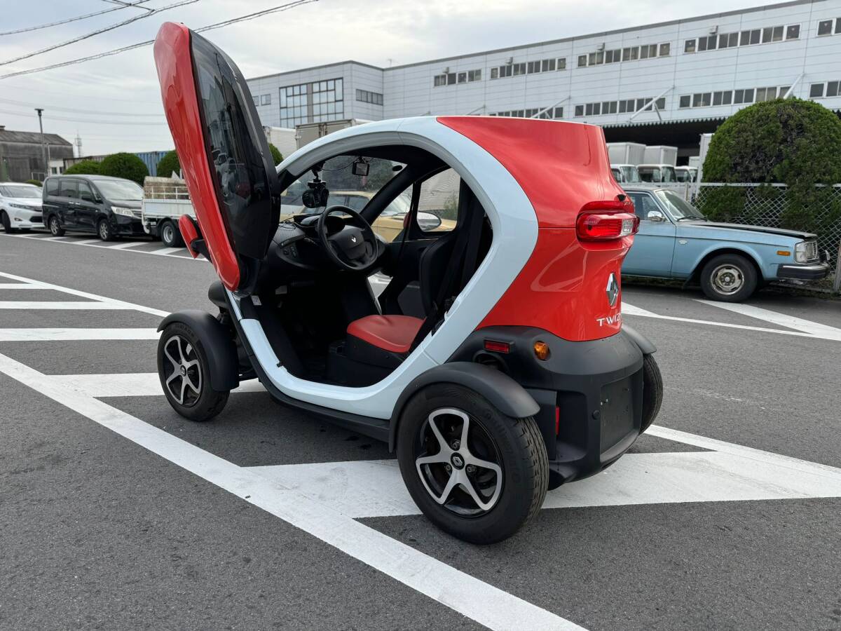 1円スタート！売り切り！RENAULT TWIZY ルノートゥイージー 個人 マイクロカー ミニカー 電気自動車の画像4