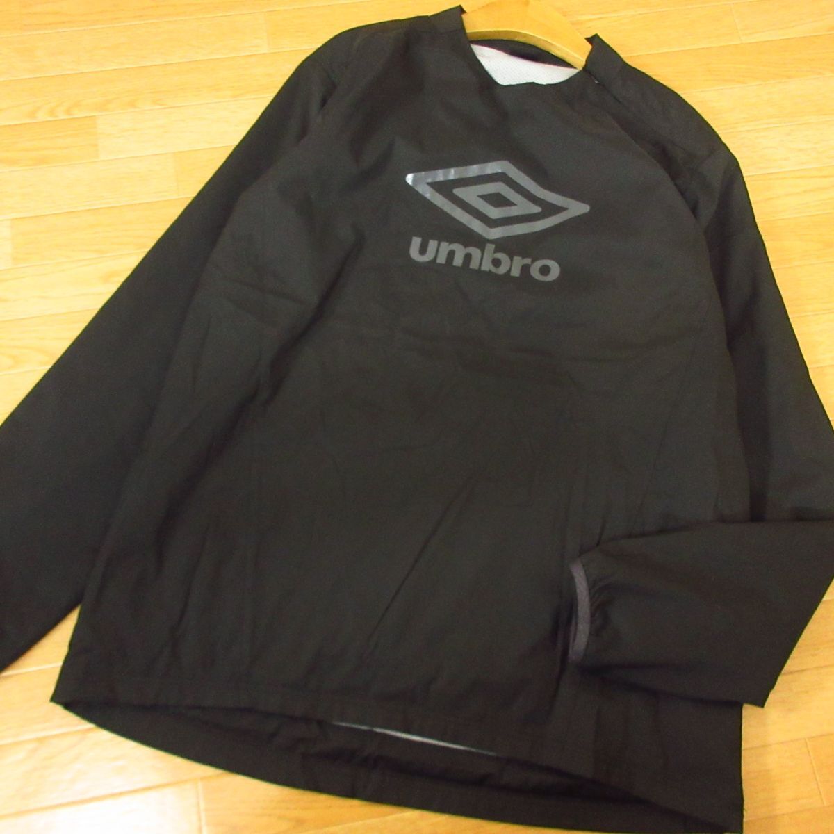 ◎美品！L 上下セット！UMBRO アンブロ◆ウィンドブレーカー ピステジャケット&テーパードパンツ◆メンズ 黒◆3810の画像2