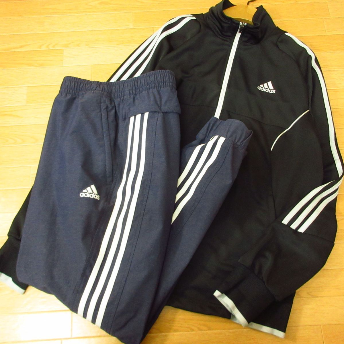 ◎使用少なめ！XL 上下セット！adidas アディダス◆ジャージ ジャケット&ジョガーパンツ◆メンズ 黒x紺◆B4017の画像1