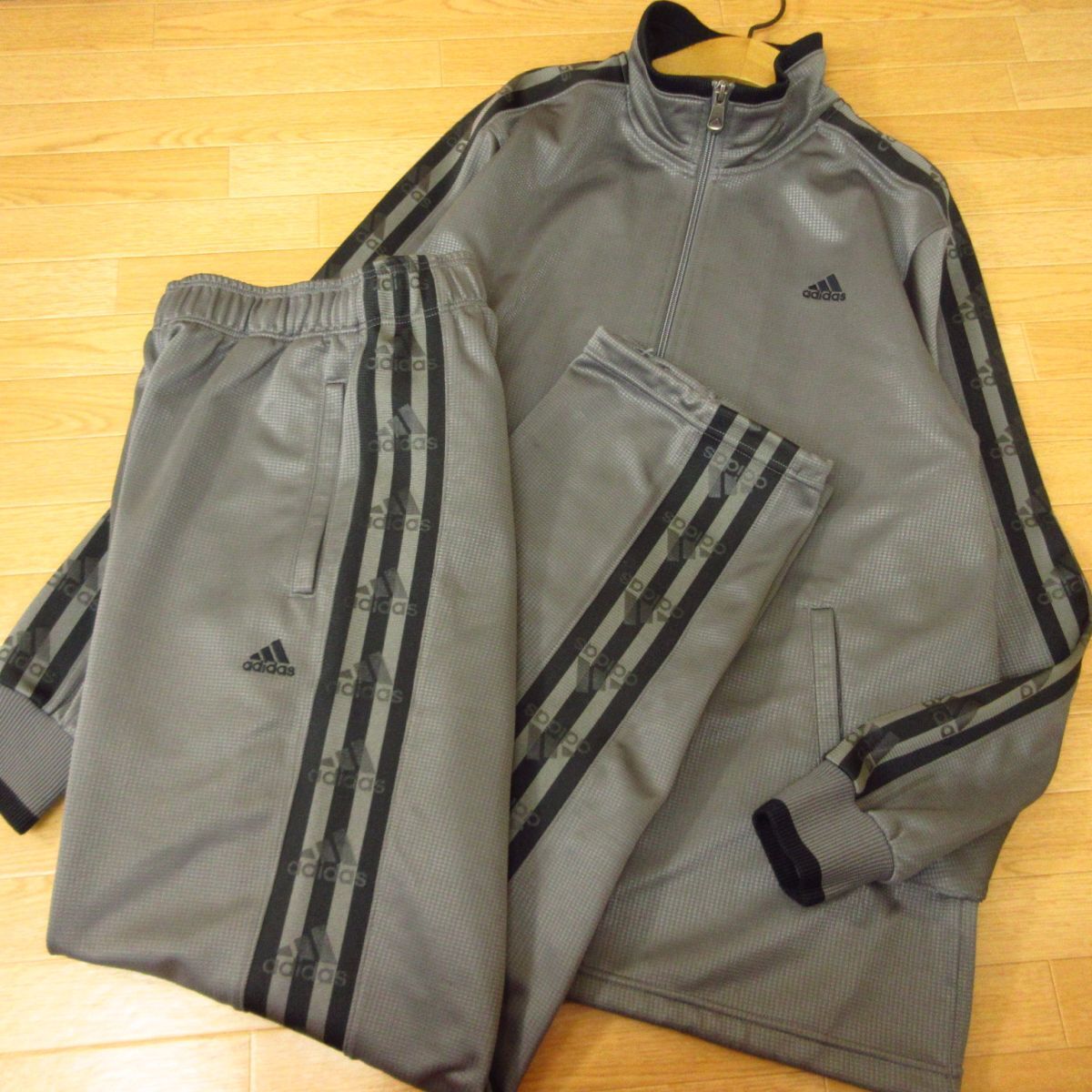 ◎adidas アディダス L 上下セット◆セットアップ ジャージ / ジャケット&パンツ 3本線◆メンズ グレー◆B4009の画像1