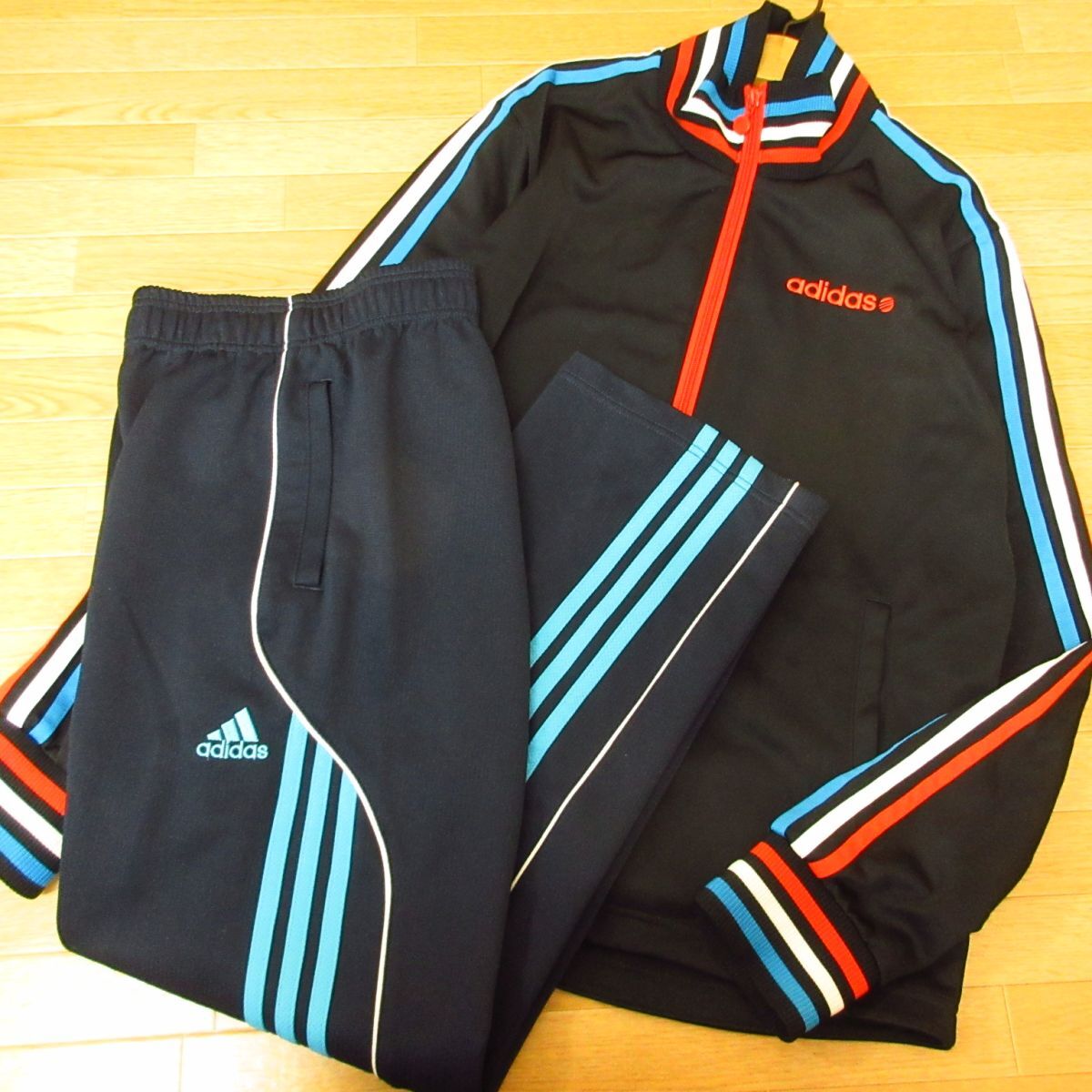 ◎使用少なめ！M-Lサイズ 上下セット！adidas アディダス◆ジャージ ジャケット&パンツ◆メンズ 黒x紺◆B4128_画像1