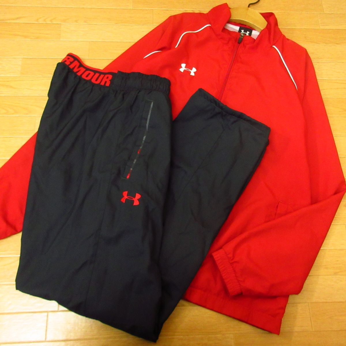 ◎使用少なめ！M 上下セット！UNDER ARMOUR アンダーアーマー◆ウィンドブレーカー ジャケット&パンツ◆メンズ 赤x黒◆B4080_画像1