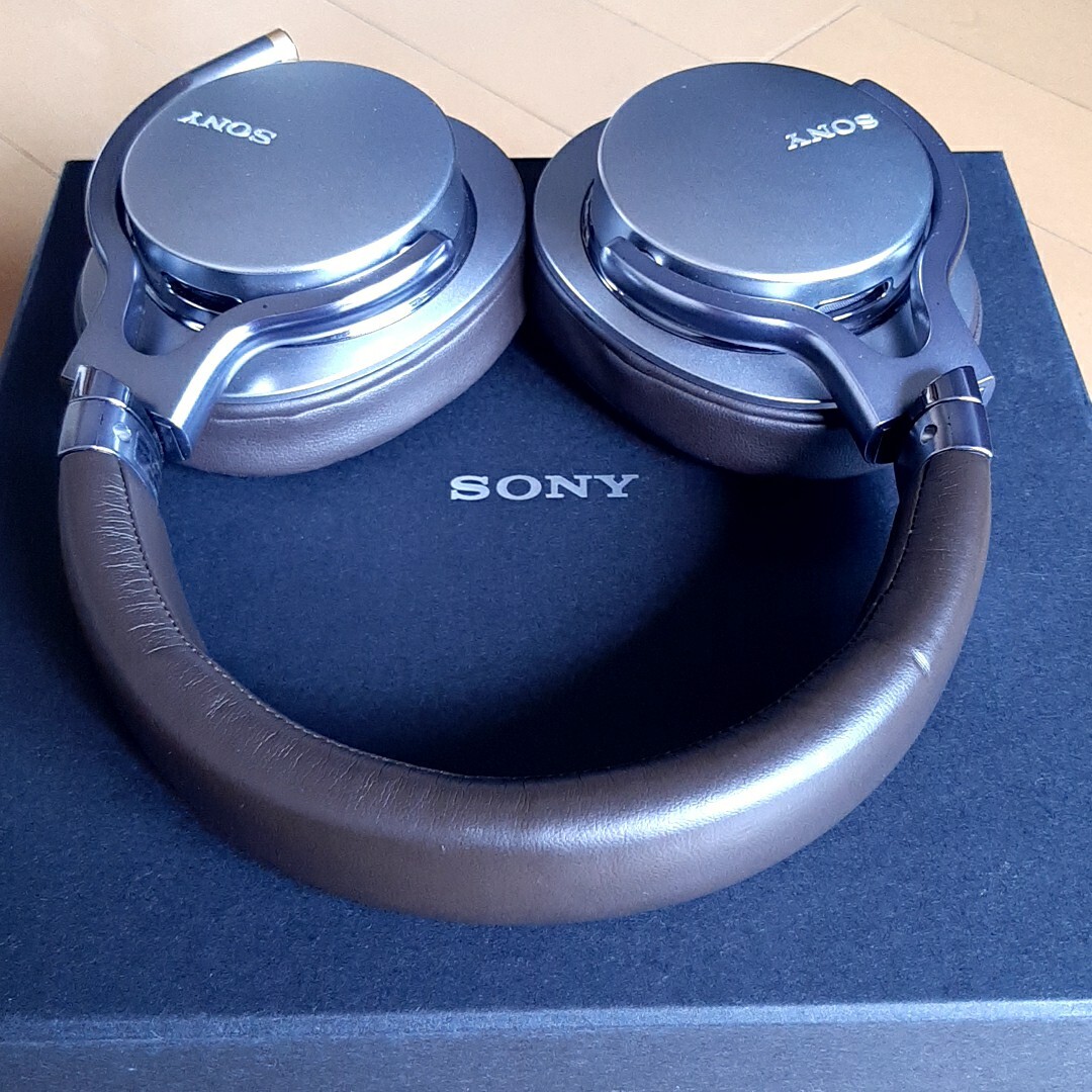 ★宅急便送料無料！極厚イヤーパッド新品！☆ソニー SONY ハイレゾ ヘッドフォン MDR-1A シルバー 付属品全て有！☆美品即決！★ の画像6