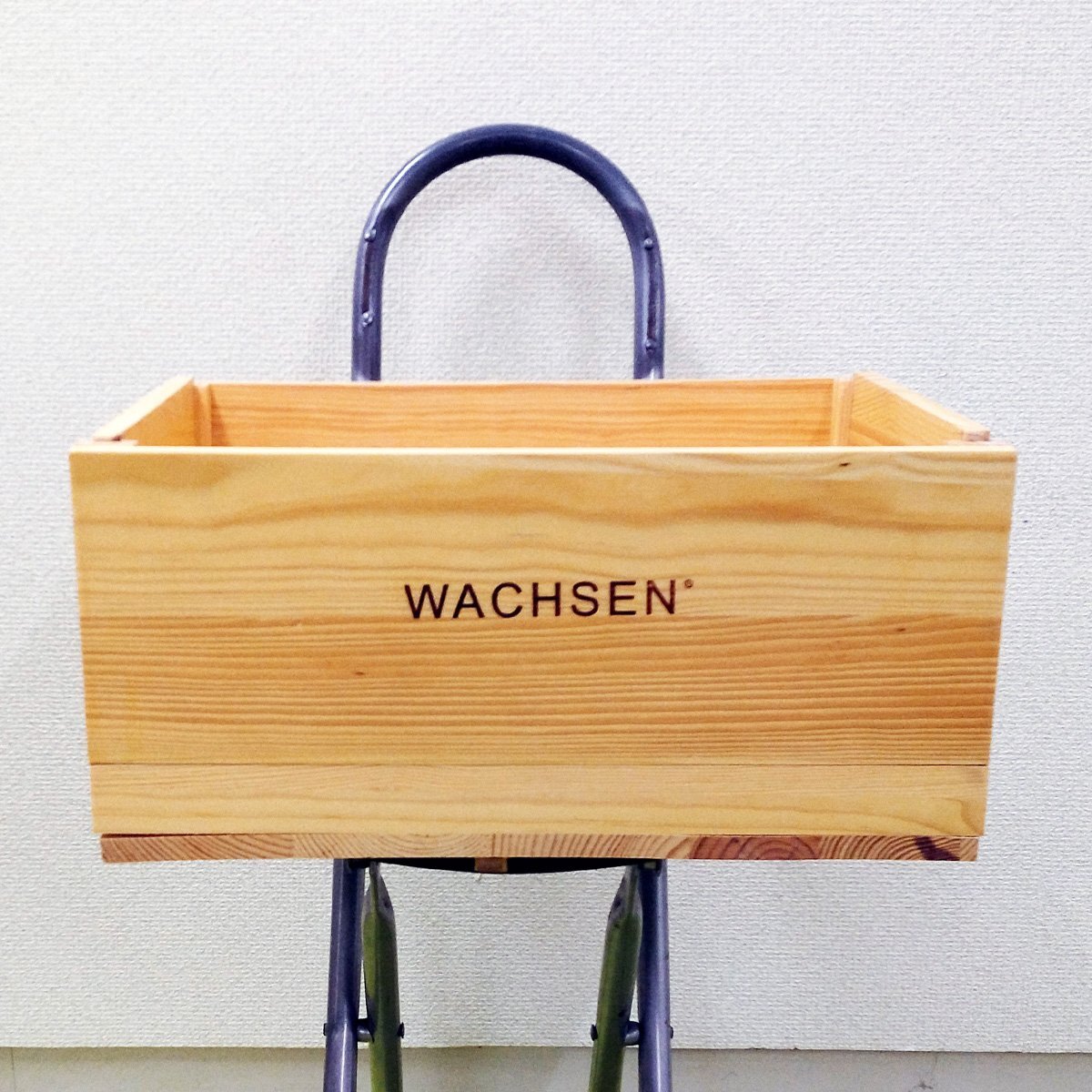 新品未使用 WACHSEN ヴァクセン 自転車用 木カゴ リアバスケット 折りたたみ式 木製 金具付き_画像2