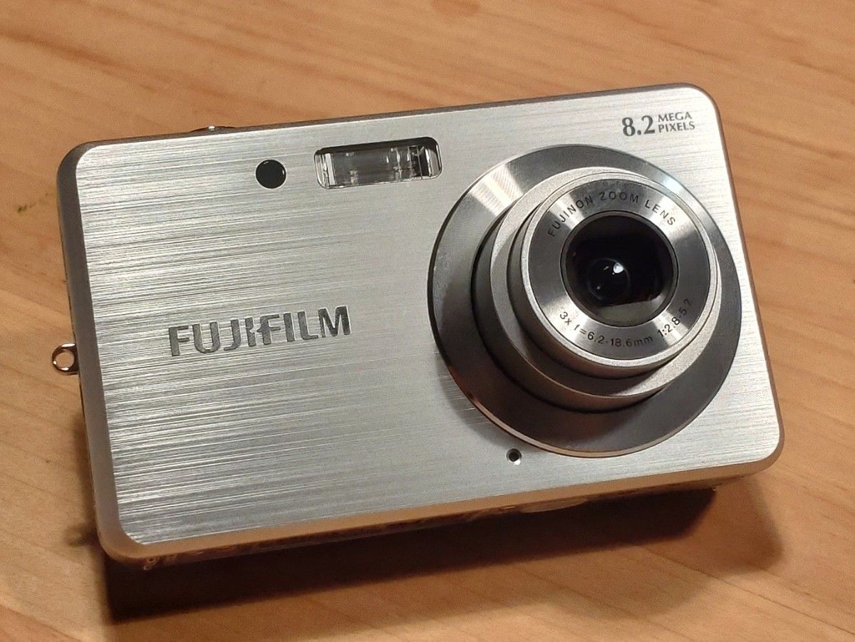 富士フイルム　コンパクトデジタルカメラ　FinePix J10
