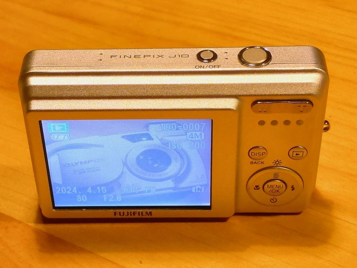 富士フイルム　コンパクトデジタルカメラ　FinePix J10