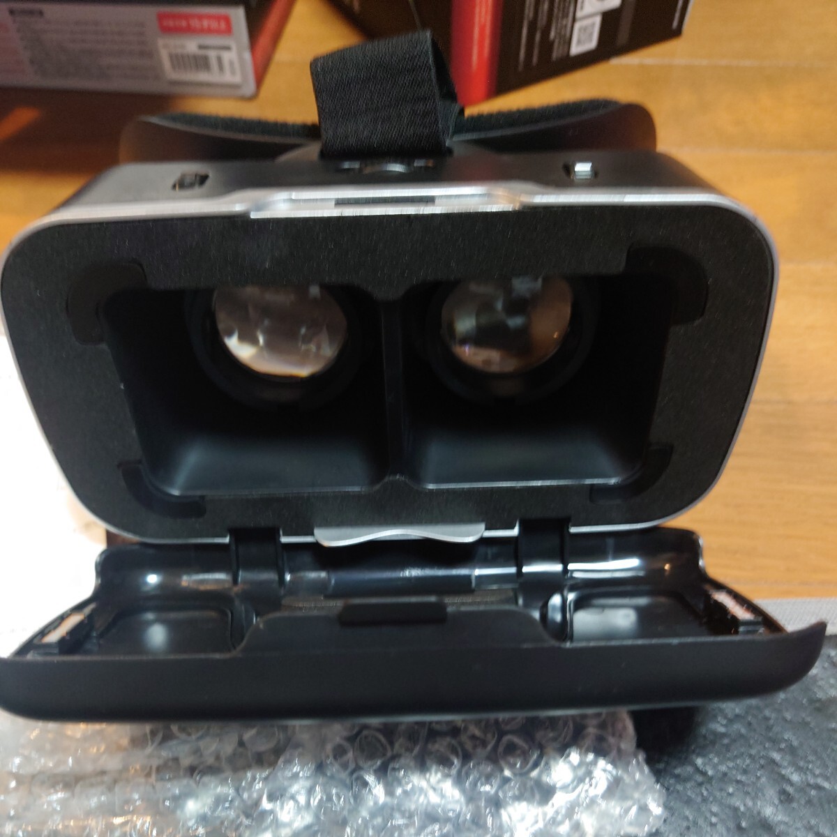 ４箱全部 エレコム VRゴーグル VRヘッドセット ピント調整可能 メガネ対応 4.0~6.5インチのiPhone/andoridで使える ブラック VRG-Xの画像5
