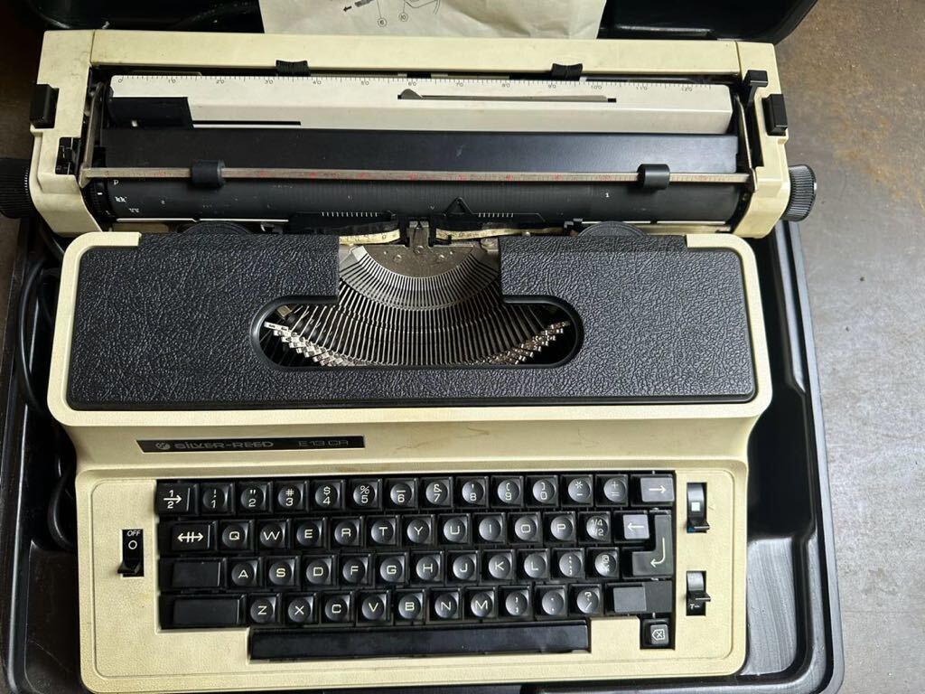 SILVER-REED E13CR typewriter silver Lee to Showa Retro antique not yet verification 