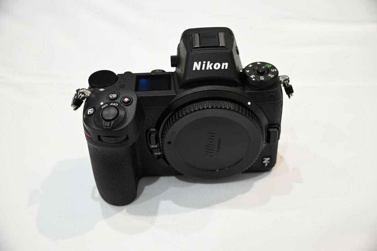 美品 Nikon Z7 ボディ ブラック シャッター回数1471回 箱付き 保証書付き グリップ付き XQDカード / ニコン Zマウント ミラーレスカメラの画像3