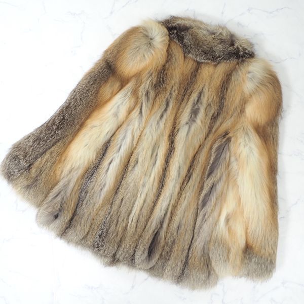 4-YDF032 SAGA FOX ROYAL サガフォックス ロイヤル フォックスファー 最高級毛皮 ハーフコート 毛質 柔らか ボリューミー レザーディテール_画像5