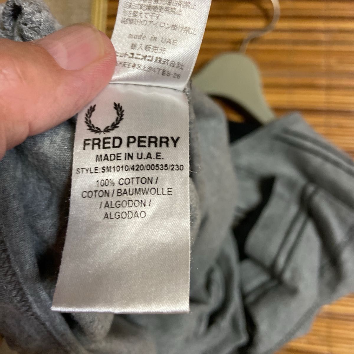 FRED PERRY/フレッドペリー　Vネック　Tシャツ　グレー　ボーダー柄