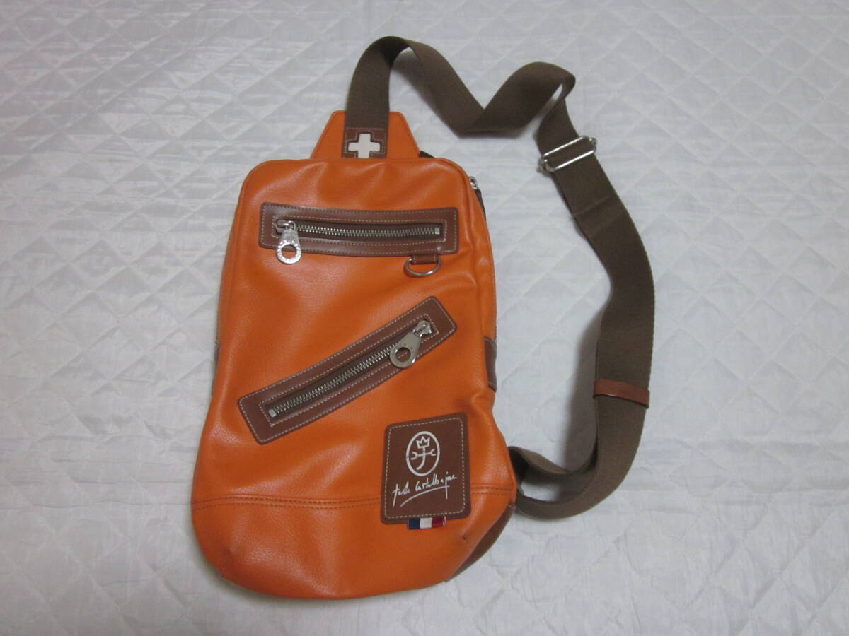 ***[ новый лот ]CASTELBAJAC Castelbajac : сумка "body" модель :MADE IN JAPAN производства : orange & Brown : бесплатная доставка 