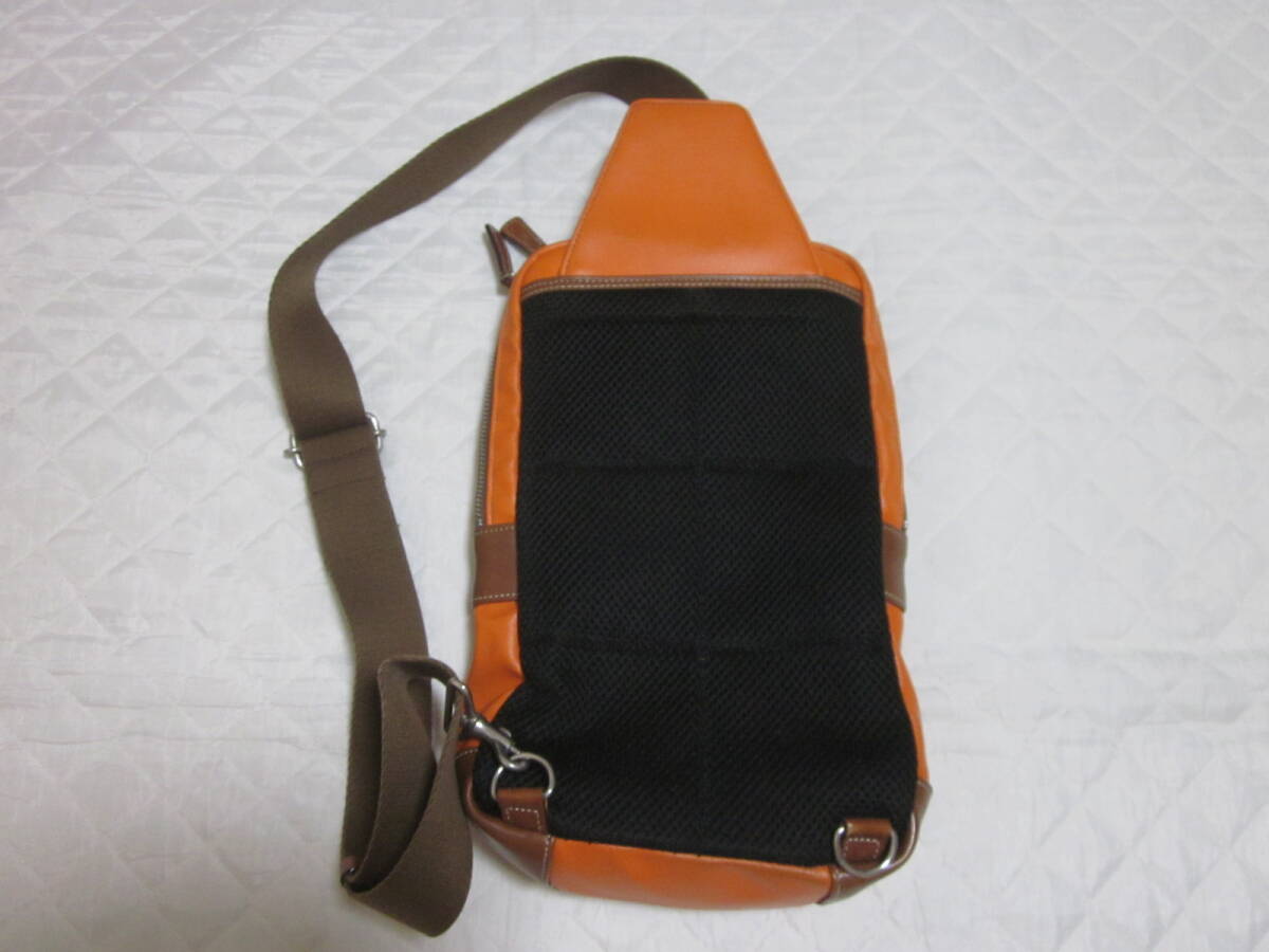 ***[ новый лот ]CASTELBAJAC Castelbajac : сумка "body" модель :MADE IN JAPAN производства : orange & Brown : бесплатная доставка 
