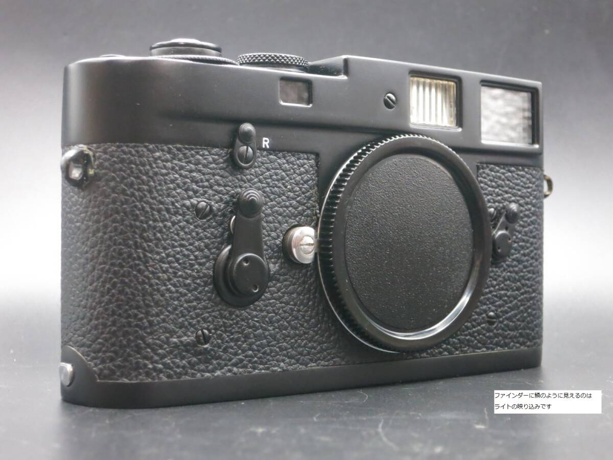 （美品）Leica ライカ　Ｍ２　ブラック後塗り　ラピッドロードスプール付 (１０４万番台）_ファインダーに撮影ライトの映り込みです