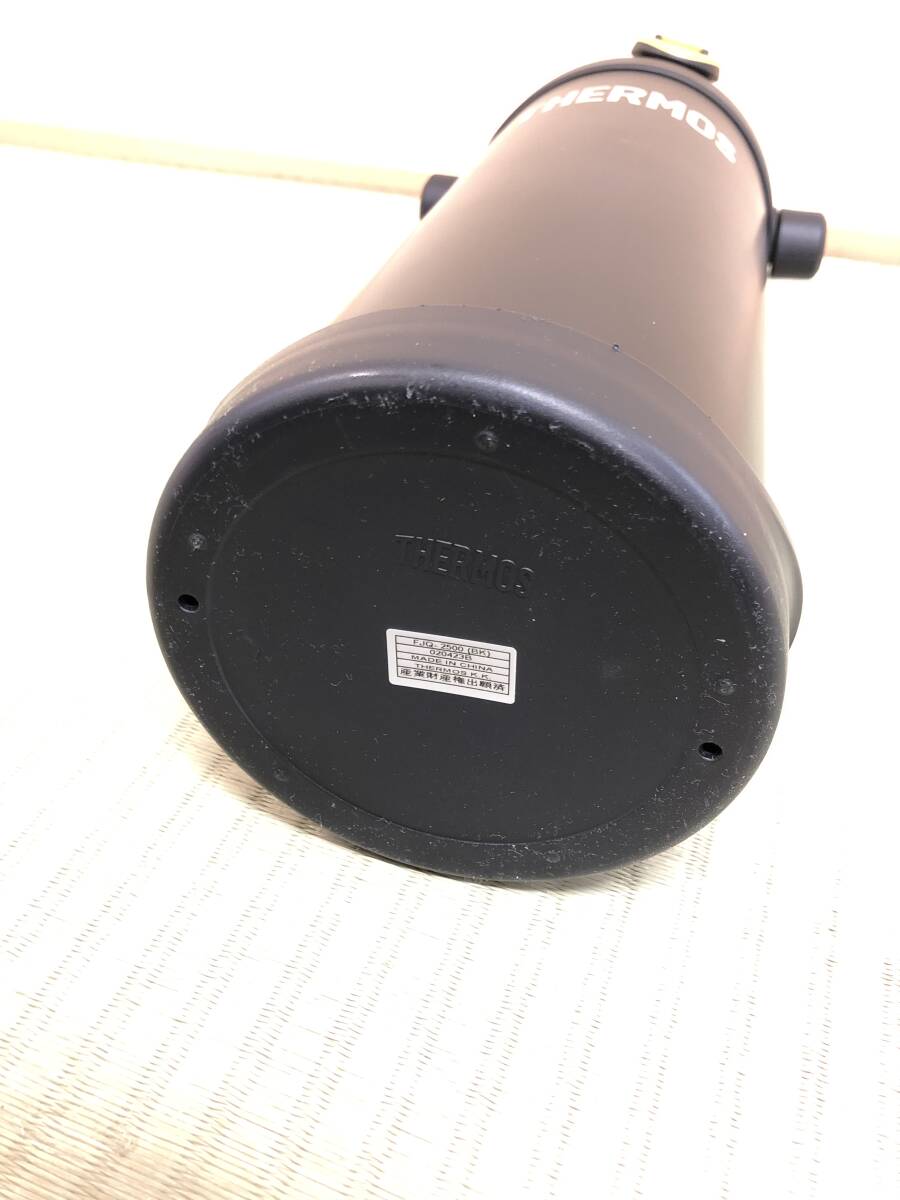 【即決！】 サーモス 水筒 真空断熱スポーツジャグ 2.5L 大容量《1度屋外で使用しました》FJQ-2500 ブラック【同梱OK】_画像4