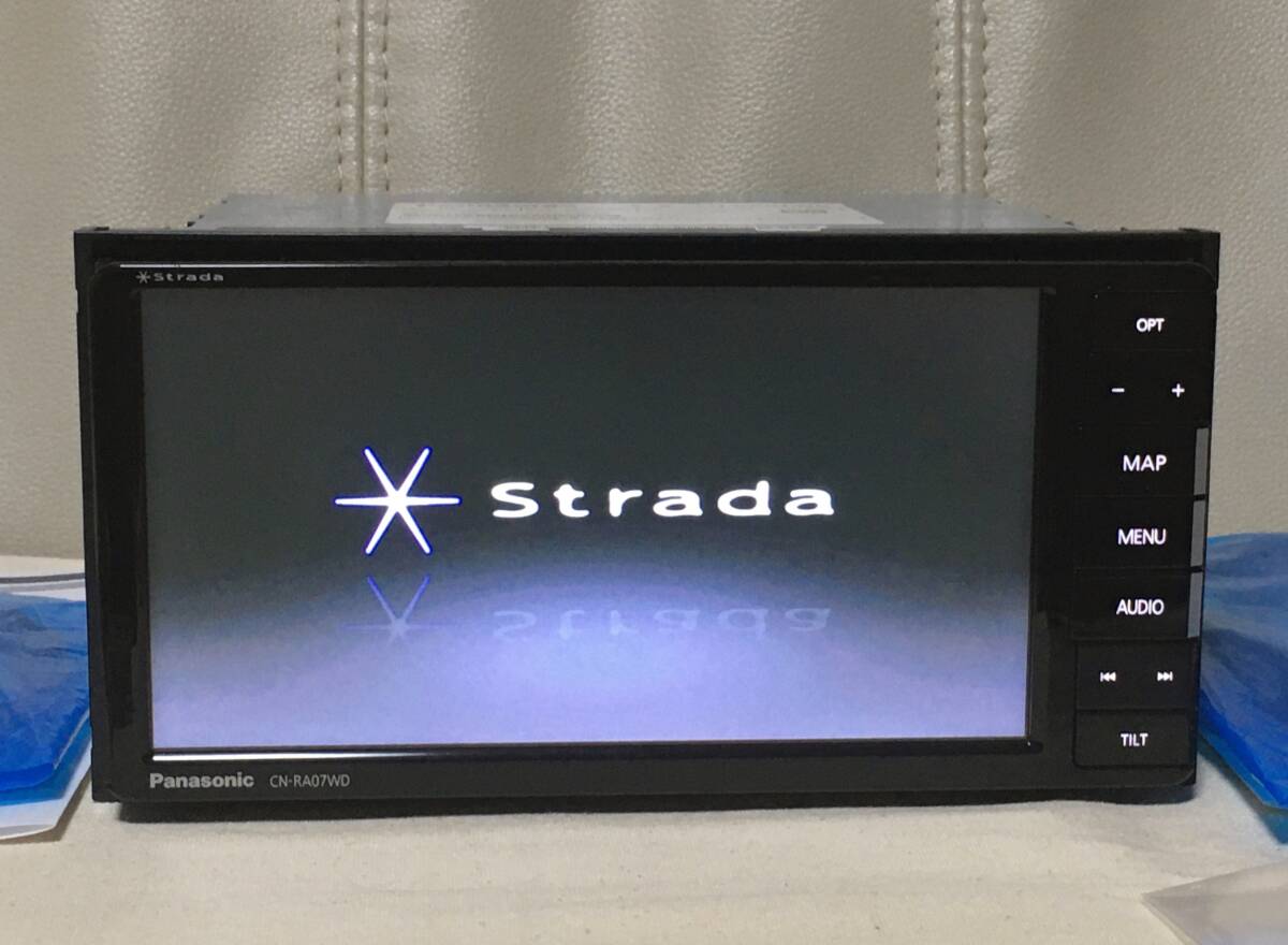 Strada CN-RA07WD 送料無料 2021年度版 Bluetooth ハンズフリー フルセグ DVD再生 CD SD 7V 200mmワイド 2DIN Panasonic ストラーダの画像1