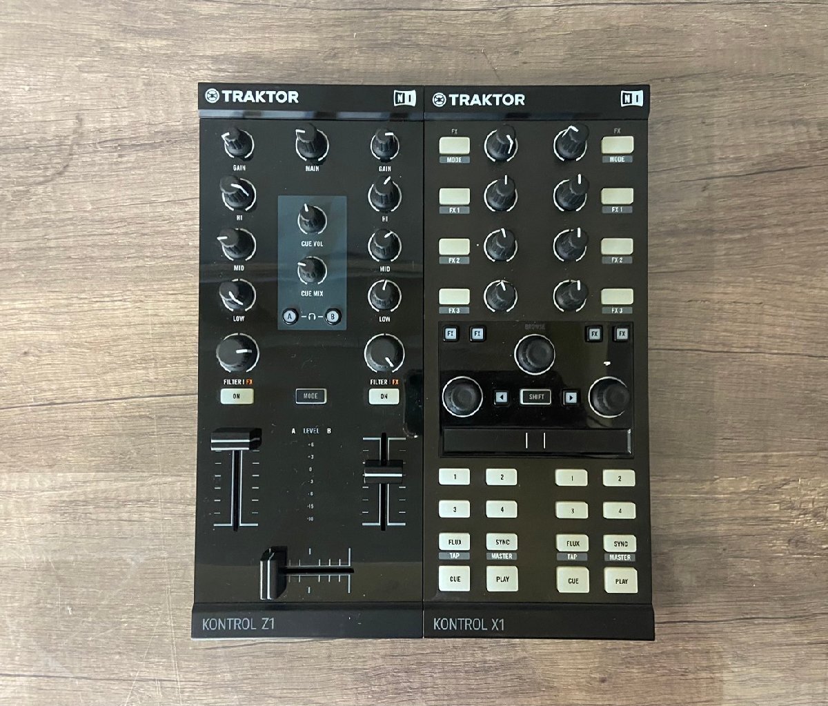 △450 現状品 器材 DJコントローラー TRAKTOR KONTROL Z1/X1 MK2 トラクターの画像2