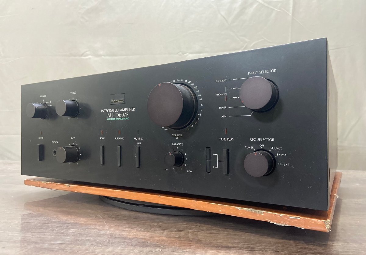 △812 ジャンク品 オーディオ機器 プリメインアンプ sansui AU-D607F サンスイの画像1