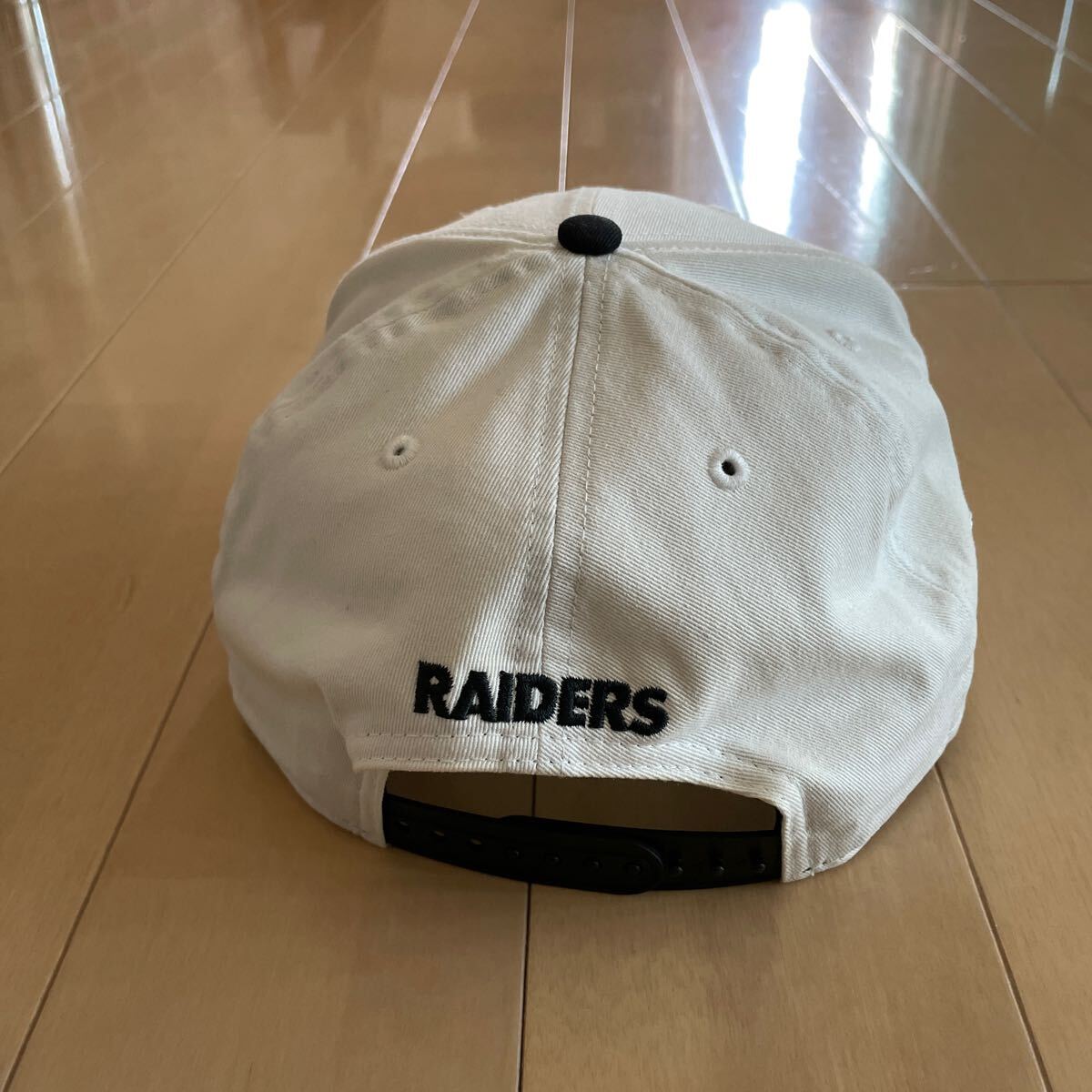 ★良品！NEWERA レイダース スナップバック キャップ モノトーン ニューエラ RAIDERS NFLの画像3