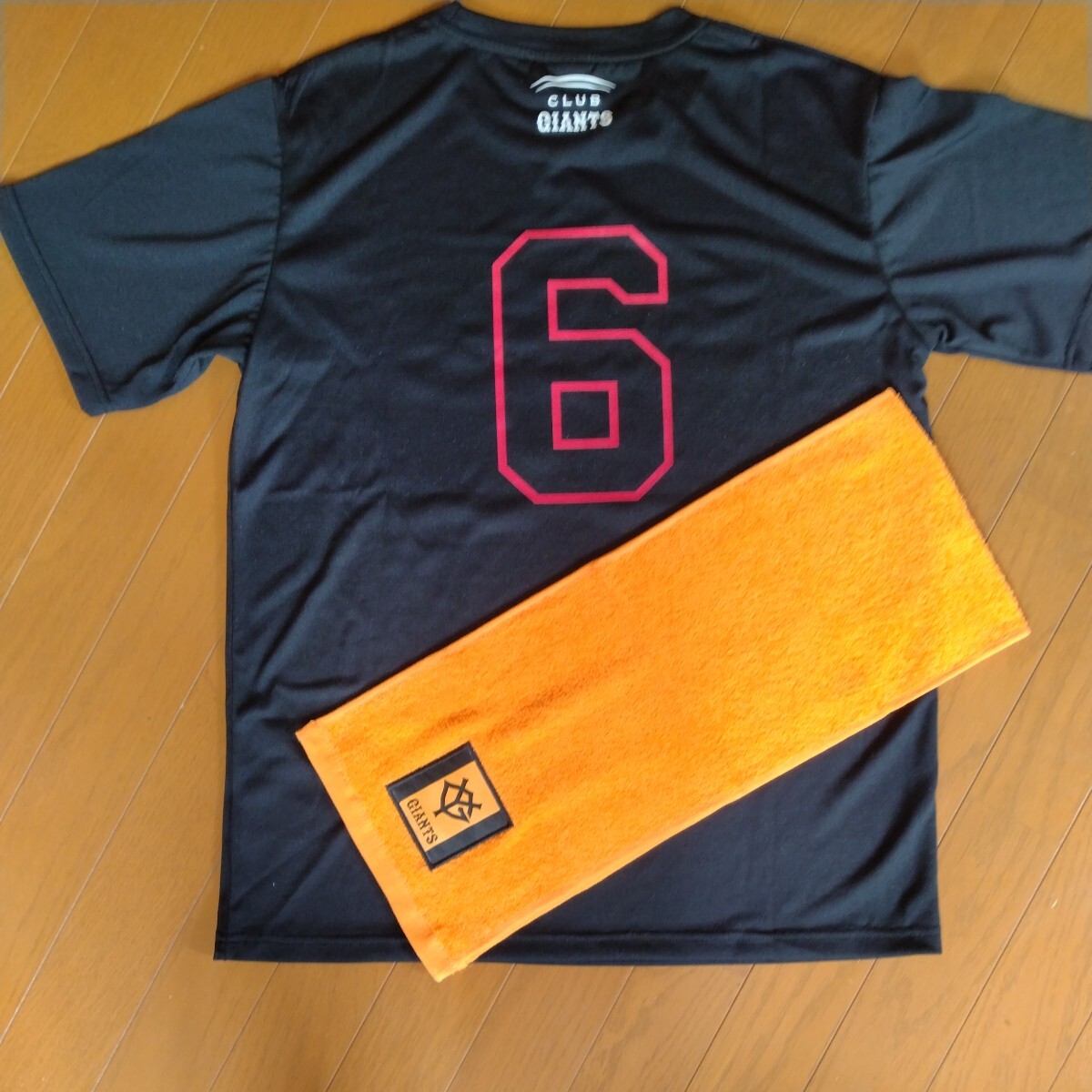 5/4(土) 東京ドーム18:00開始 巨人vs阪神 中央2F C席 2枚(QRチケット)と シーズンシートオレンジタオルと 坂本Tシャツのセットです。 の画像2
