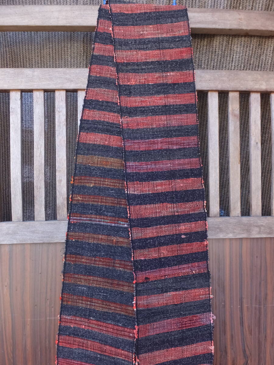 赤と黒の厚手木綿裂き織りの色柄帯古布・長さ296×幅17.5cm・重さ320g・リメイク素材の画像6