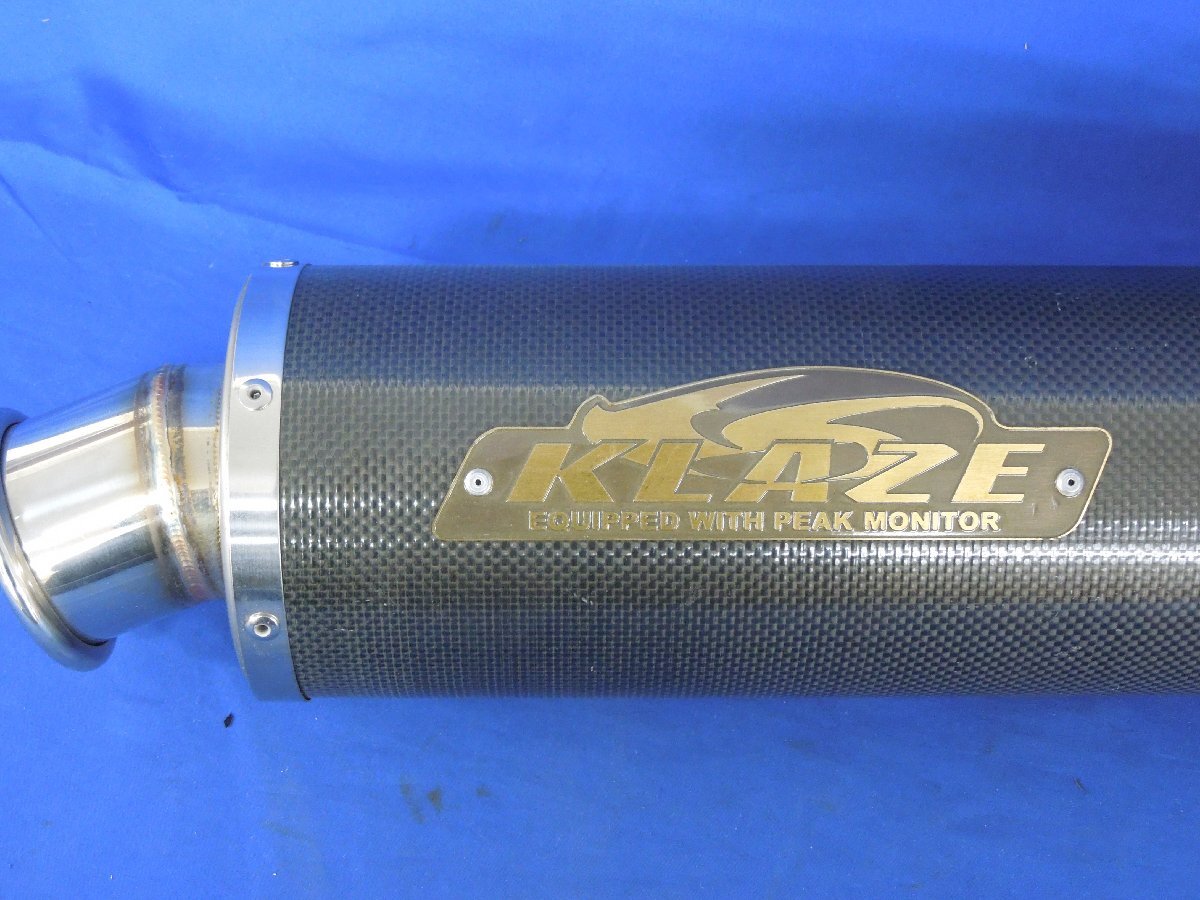 ★＠０１４★バイクパーツ 【未使用品】KLAZE クレイズ 汎用 カーボンサイレンサー 500mm×110mm 差込約φ60.5mm デビル製バンド付き_画像2