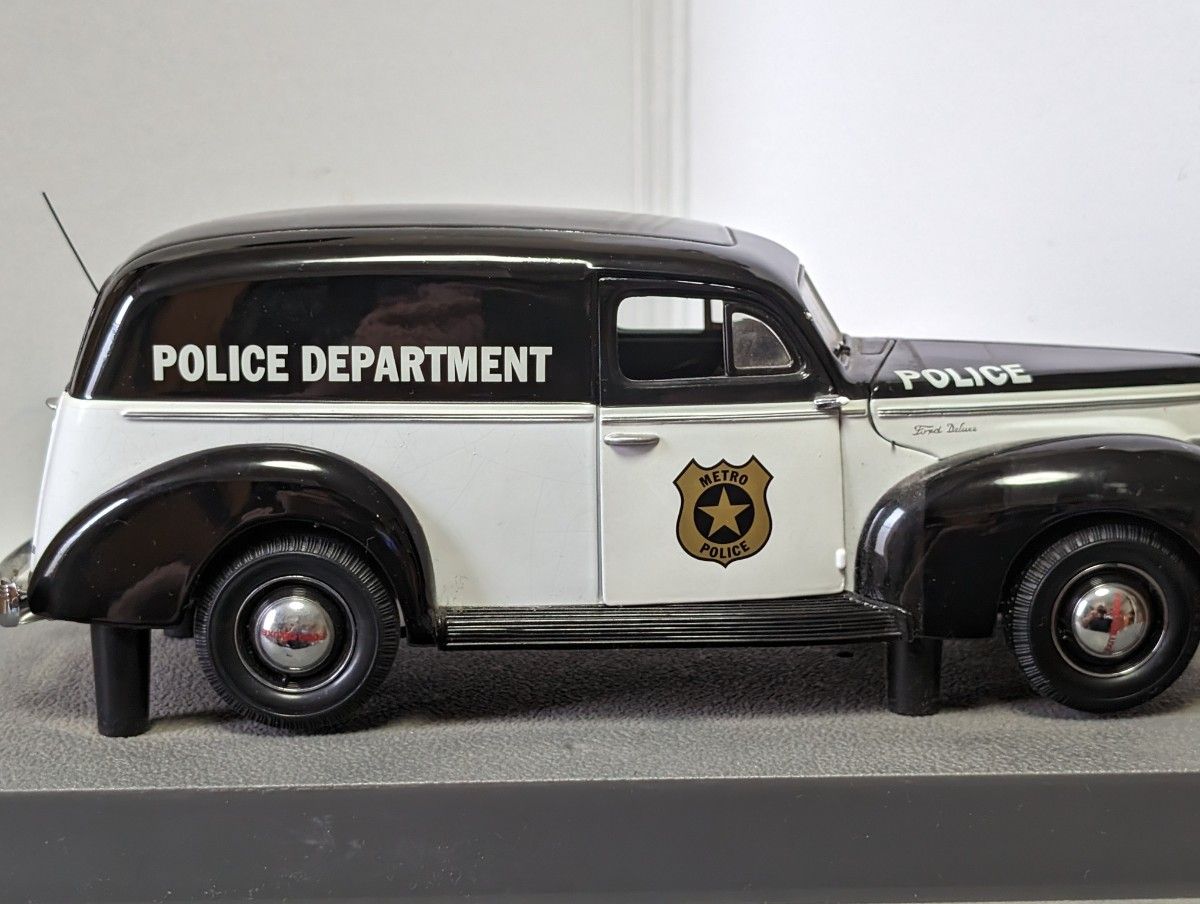 MATCHBOX  1/18 1940 FORD SEDAN DELIVERY POLICECAR ジャンク