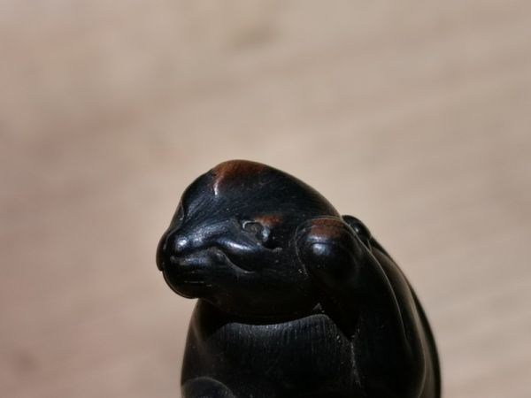 [.]h87kf51r времена дерево гравюра кошка netsuke * восточная скульптура * поиск ).. предмет кисеру тубус дым . входить кейс для печати море слоновая кость ... точный karaki желтый ... шар 